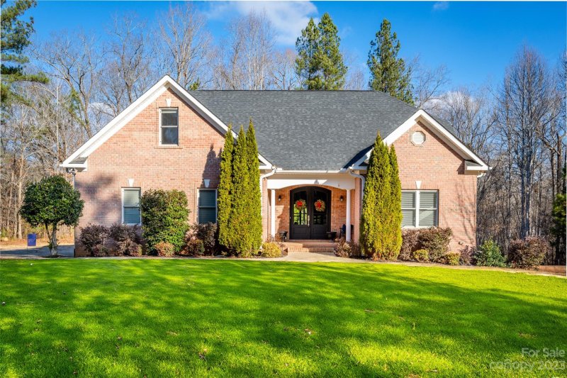 140 Crooked Branch Way