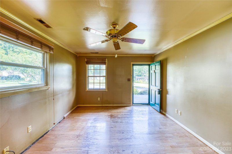 Property image 2 at 20 Waterford Court, Asheville, NC 28806