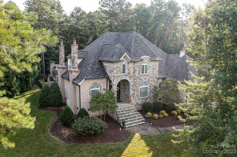 6190 Fox Chase Drive