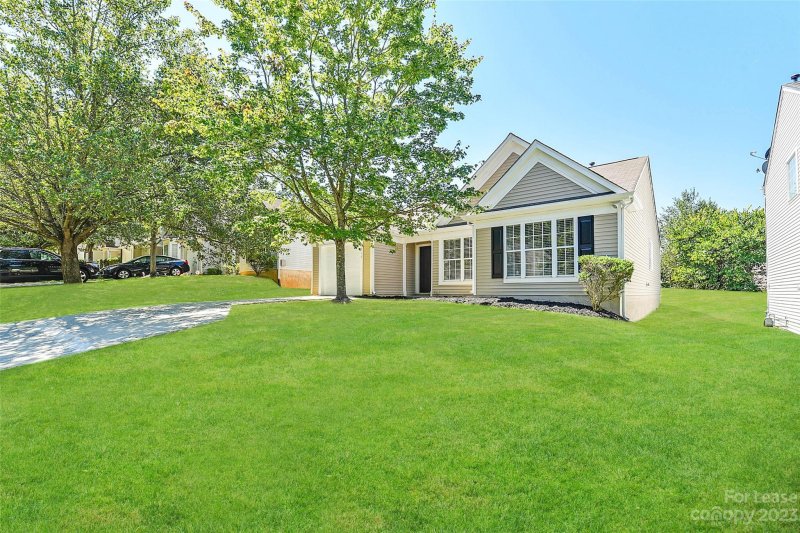 Property image 3 at 1417 Chimney Rock Court, Charlotte, NC 28262