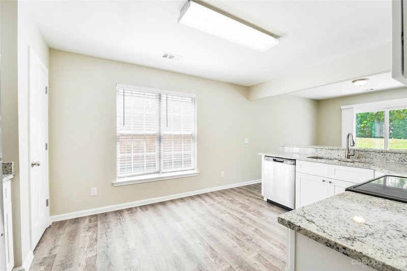 Property image 4 at 1417 Chimney Rock Court, Charlotte, NC 28262