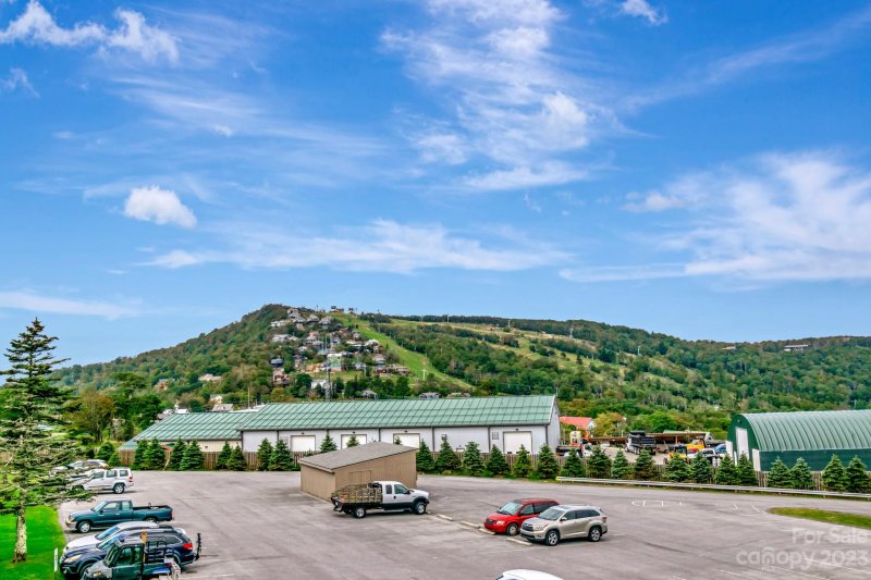 Property image 2 at 301 Pinnacle Inn Road, Beech Mountain, NC 28604