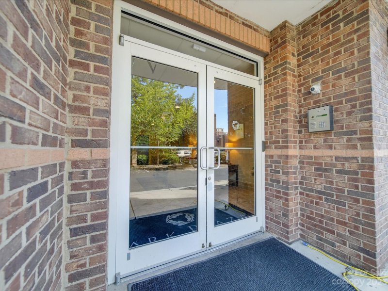 Property image 3 at 405 7th Street, Charlotte, NC 28202