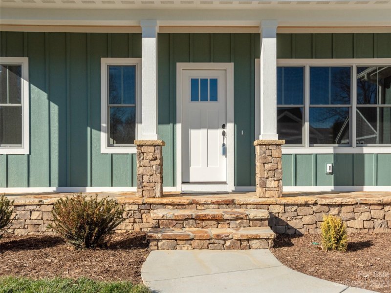 Property image 3 at 102 Olde Oak Way, Hendersonville, NC 28792