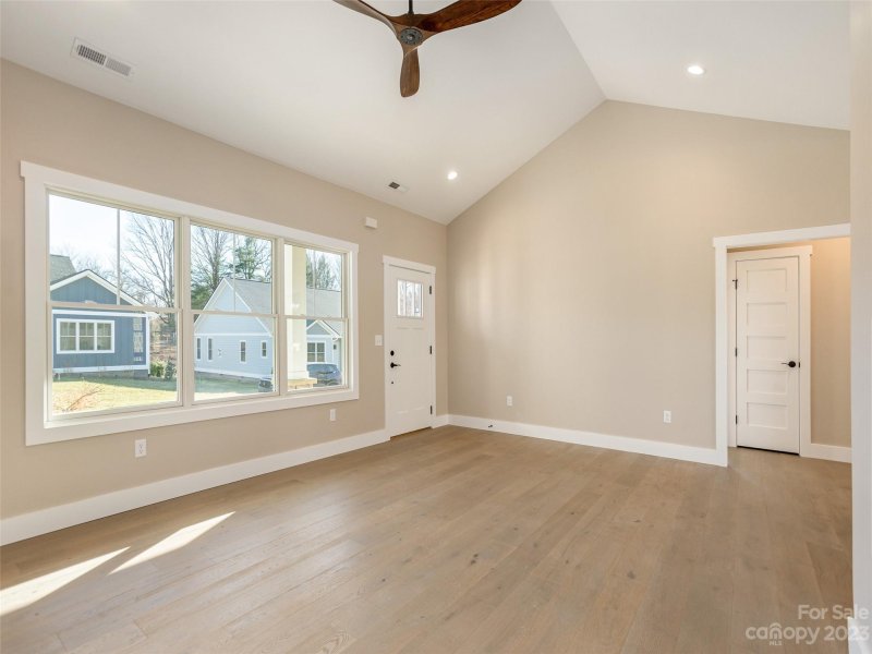 Property image 5 at 102 Olde Oak Way, Hendersonville, NC 28792