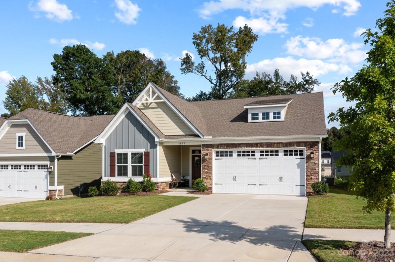 Property image 2 at 5058 Summer Surprise Lane, Charlotte, NC 28215