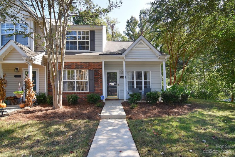 435 Scarlett Lane
