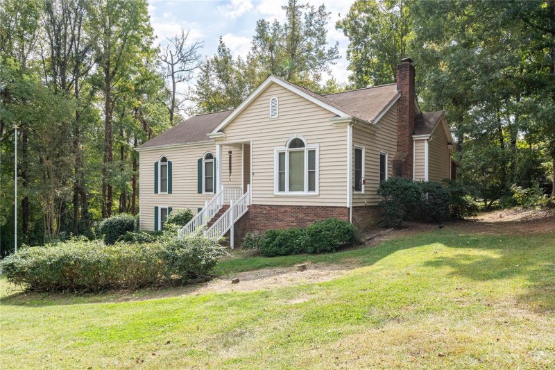 Property image 2 at 2001 Colony Hill Drive, Charlotte, NC 28214