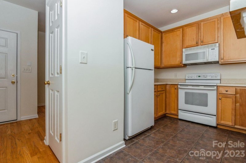 Property image 3 at 14930 Scothurst Lane, Charlotte, NC 28277