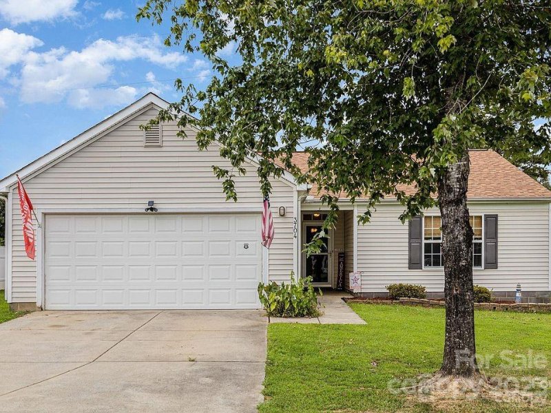 3704 Cardinal Bluff Lane