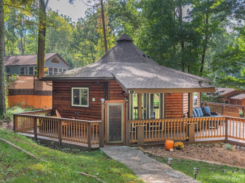 Property image 2 at 33 Phoenix Glen Drive, Maggie Valley, NC 28751