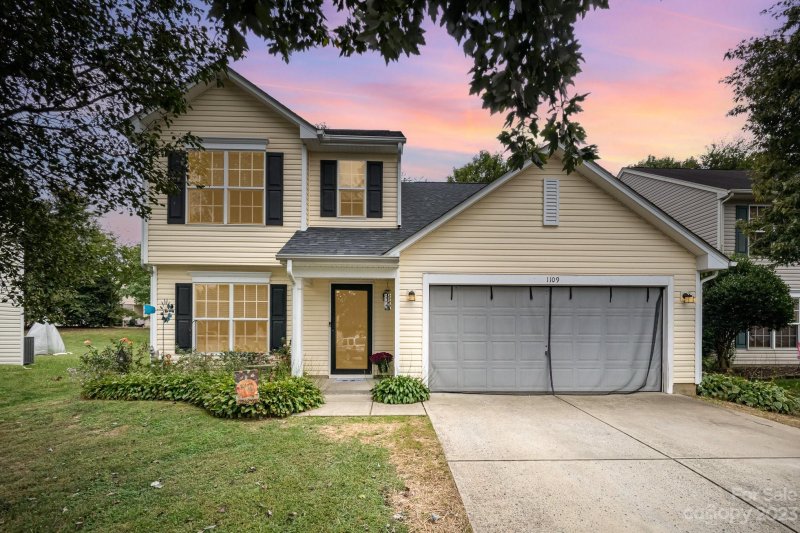 1109 Meadowbrook Lane