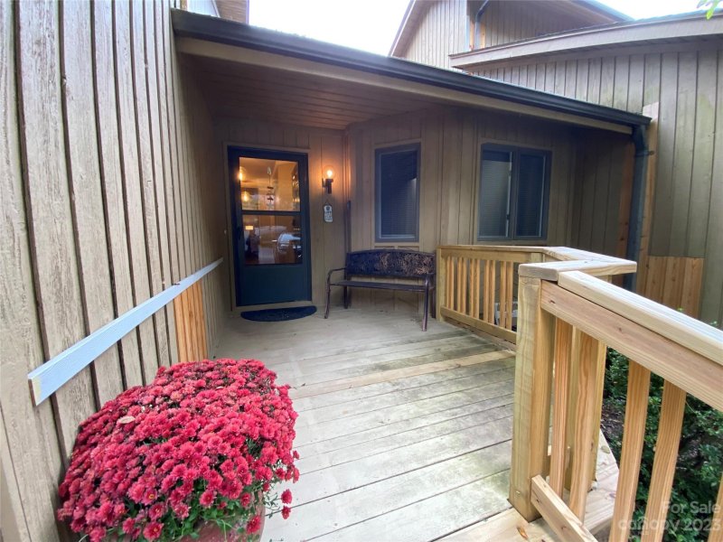 Property image 2 at 1105 Red Oak Drive, Hendersonville, NC 28791