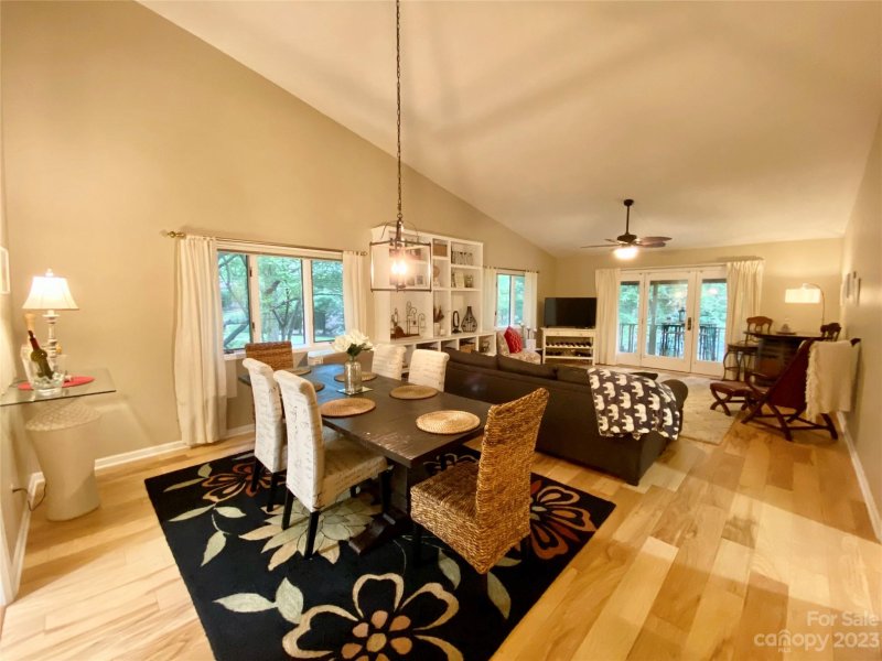 Property image 4 at 1105 Red Oak Drive, Hendersonville, NC 28791