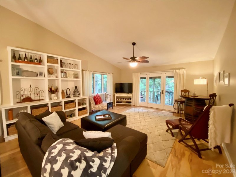 Property image 5 at 1105 Red Oak Drive, Hendersonville, NC 28791