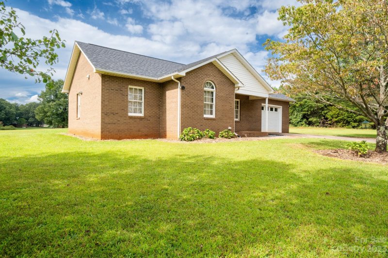 Property image 2 at 5115 Gateway Drive, Claremont, NC 28610