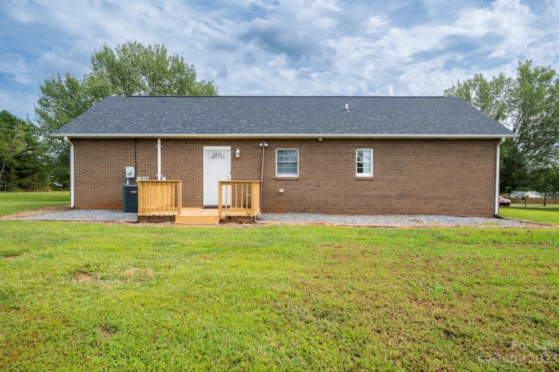 Property image 4 at 5115 Gateway Drive, Claremont, NC 28610