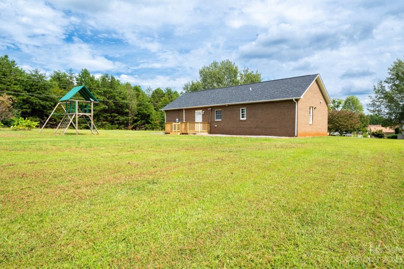 Property image 5 at 5115 Gateway Drive, Claremont, NC 28610