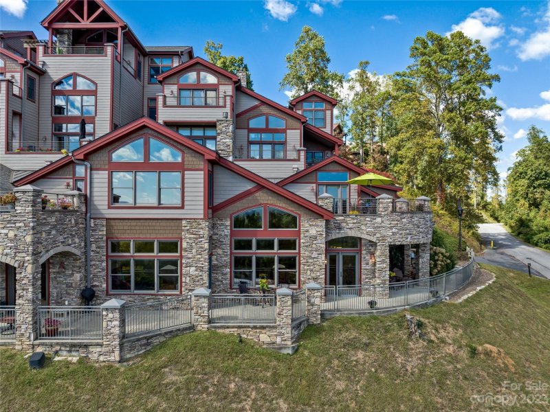 4 Chimney Crest Drive