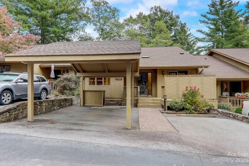 Property image 3 at 203 N Scarlet Oak Lane, Hendersonville, NC 28791