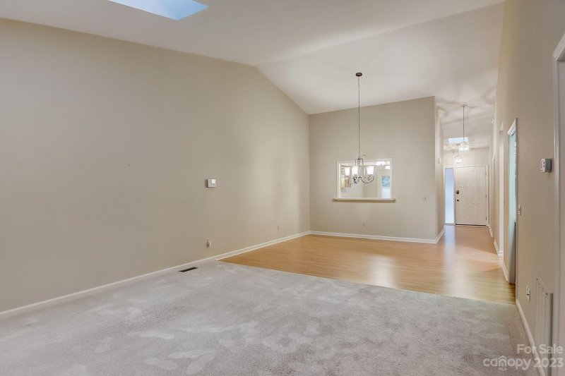 Property image 5 at 203 N Scarlet Oak Lane, Hendersonville, NC 28791