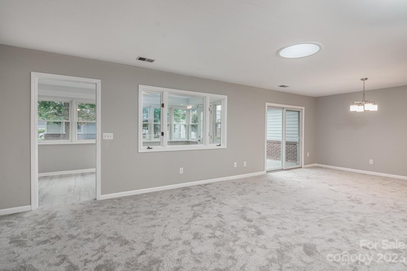 Property image 3 at 121 Derbyshire Drive, Hendersonville, NC 28792