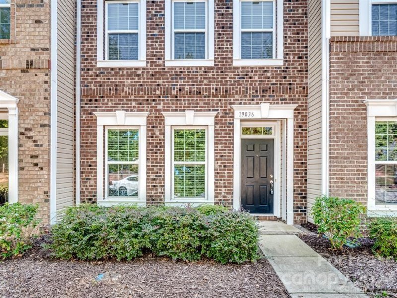 Property image 2 at 19036 Lake Breeze Drive, Cornelius, NC 28031