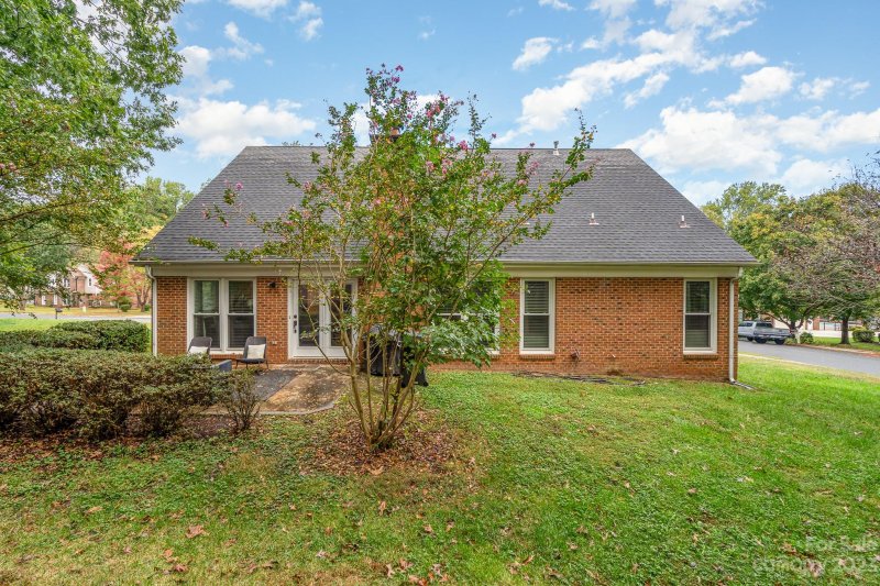 Property image 2 at 200 Charter Oak Court, Mooresville, NC 28115