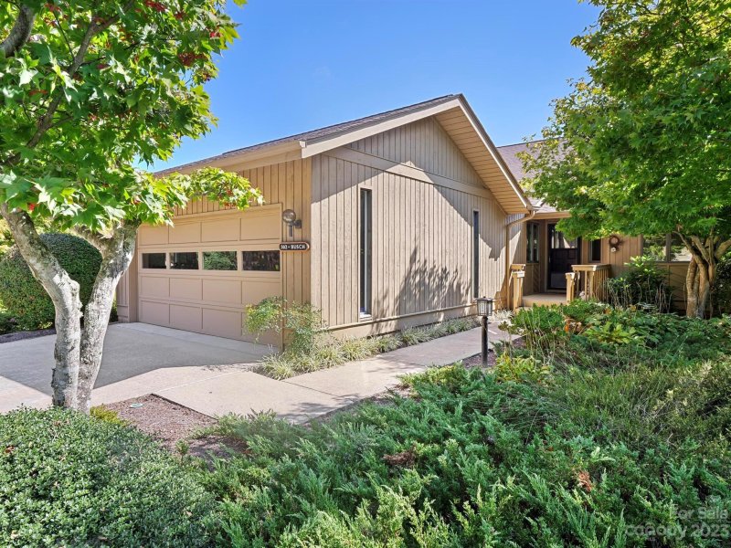 Property image 3 at 302 Red Oak Drive, Hendersonville, NC 28791