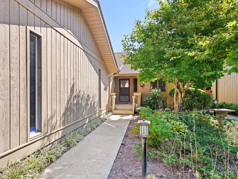 Property image 4 at 302 Red Oak Drive, Hendersonville, NC 28791