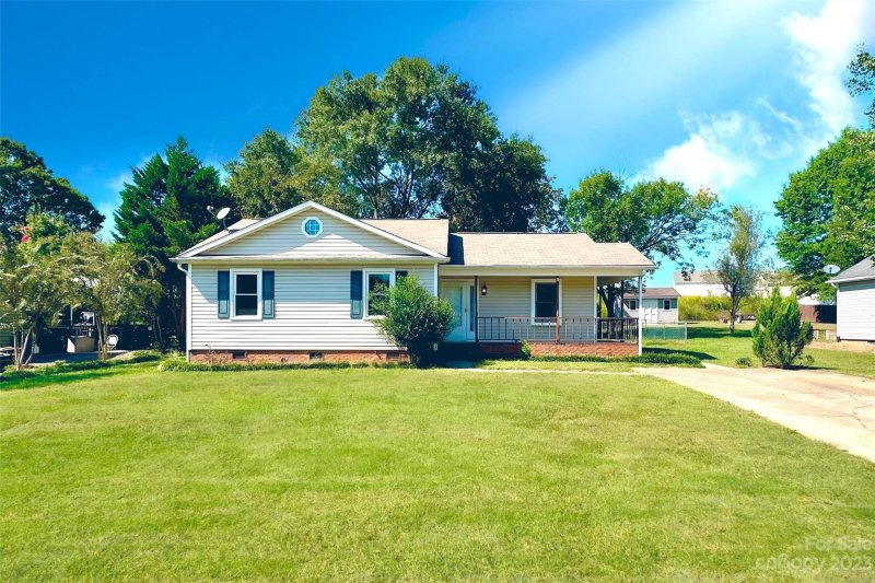 3432 Farm Lake Drive