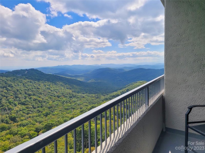 Property image 2 at 303 Sugar Top Drive, Sugar Mountain, NC 28604