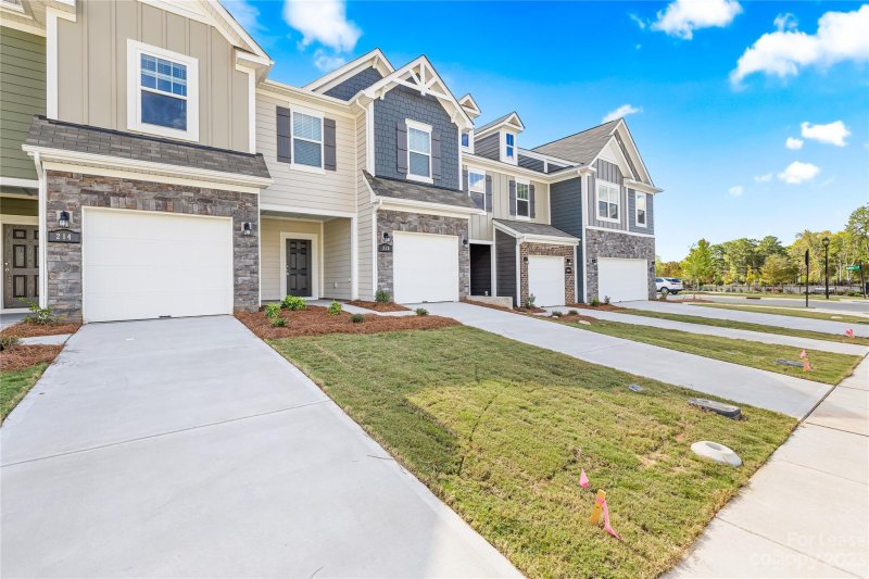 Property image 2 at 210 Harpers Run Lane, Matthews, NC 28104