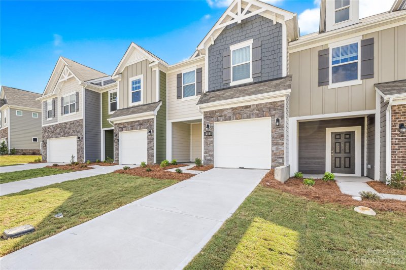 Property image 3 at 210 Harpers Run Lane, Matthews, NC 28104