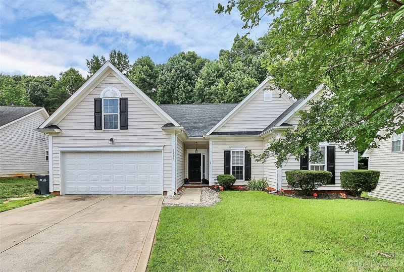 Property image 2 at 3813 Sipes Lane, Charlotte, NC 28269