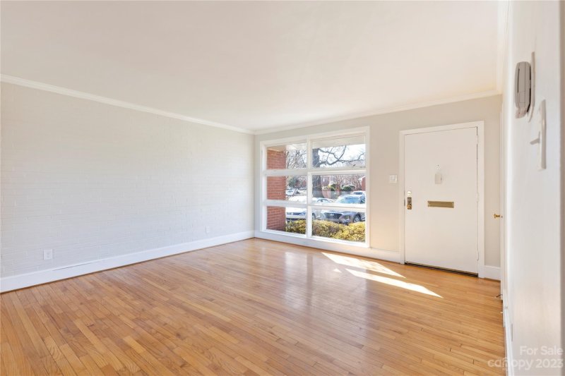 Property image 5 at 350 S Sharon Amity Road, Charlotte, NC 28211