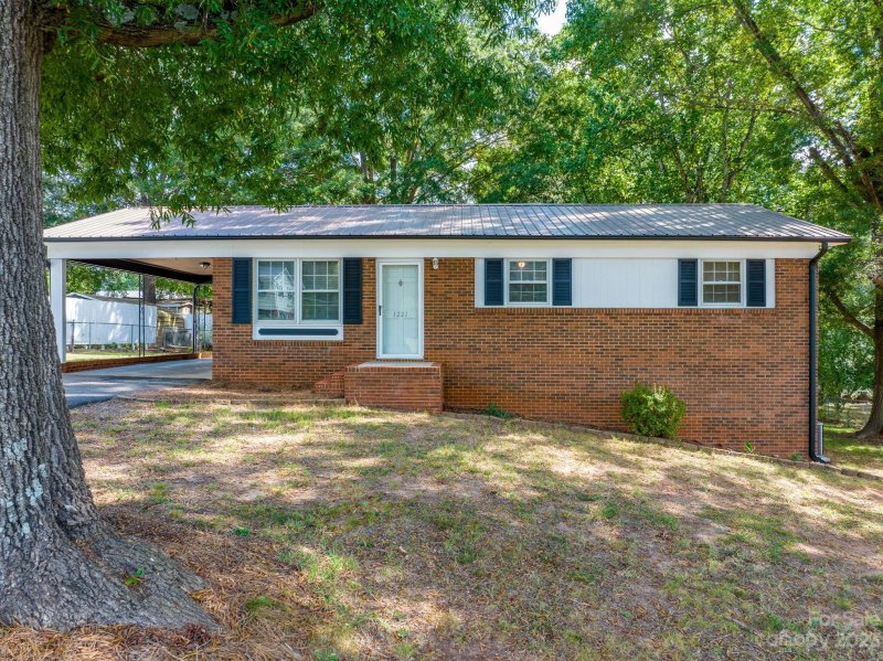 Property image 4 at 1221 Shannonbrook Drive, Newton, NC 28658