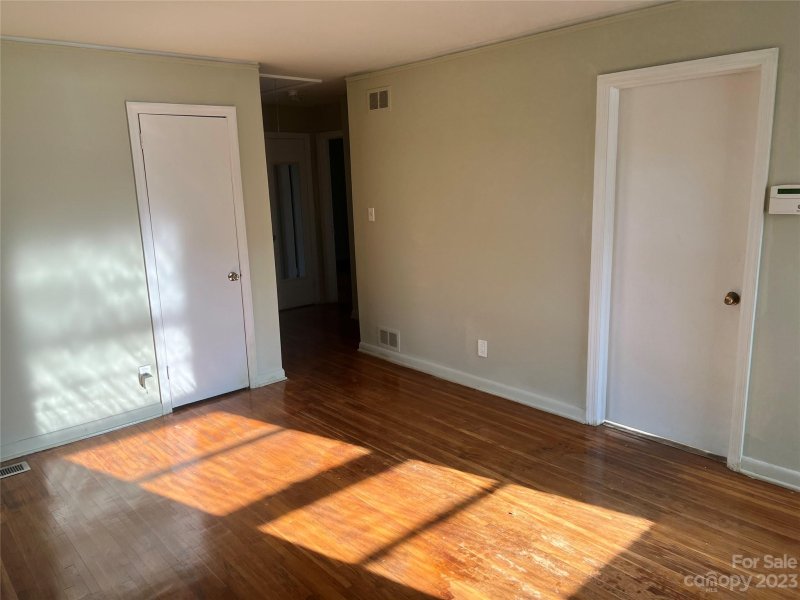 Property image 4 at 208 Fannie Circle, Charlotte, NC 28205