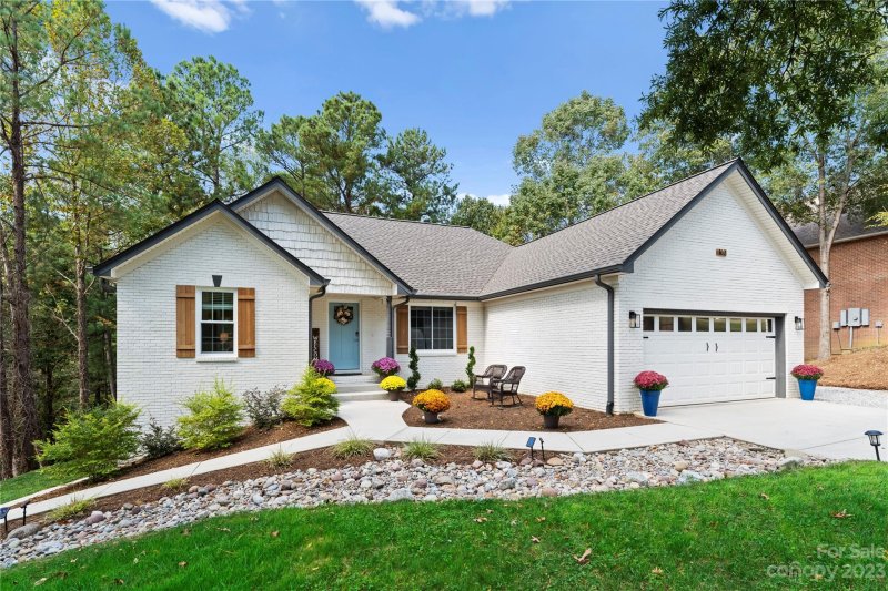 Property image 2 at 162 Sea Trail Drive, Mooresville, NC 28117