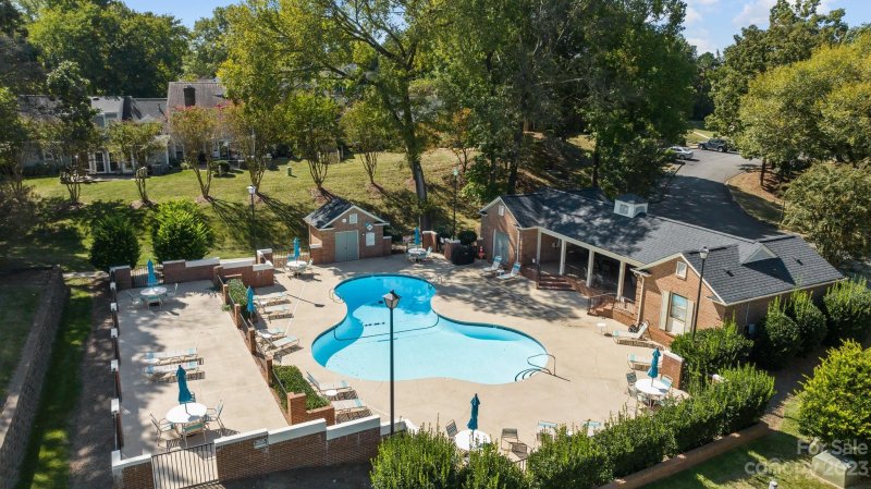 Property image 2 at 4351 Woodglen Lane, Charlotte, NC 28226