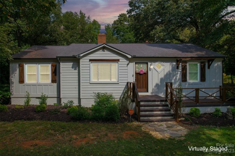 Property image 2 at 5600 Oak Drive, Charlotte, NC 28216