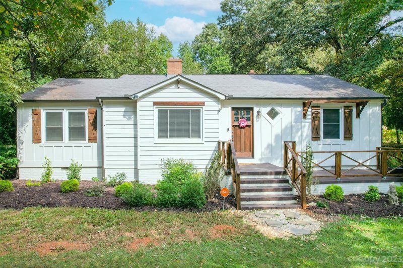 Property image 4 at 5600 Oak Drive, Charlotte, NC 28216