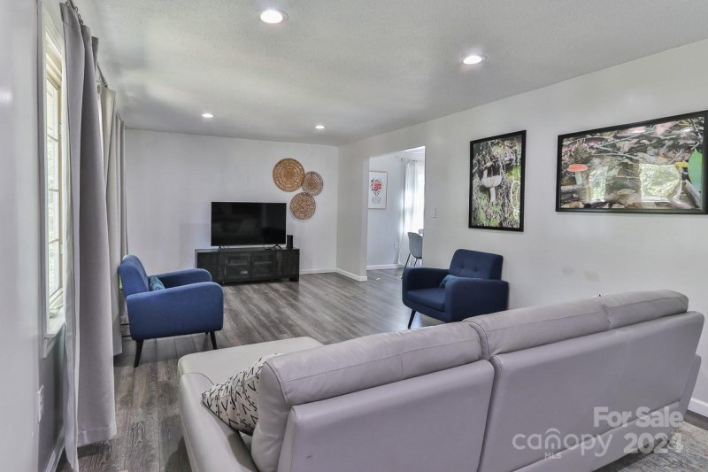 5703 Valley Field Road