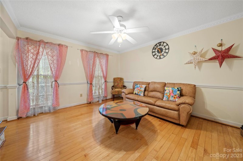 Property image 2 at 124 Whitefriars Lane, Matthews, NC 28105