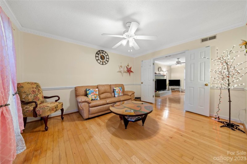 Property image 3 at 124 Whitefriars Lane, Matthews, NC 28105