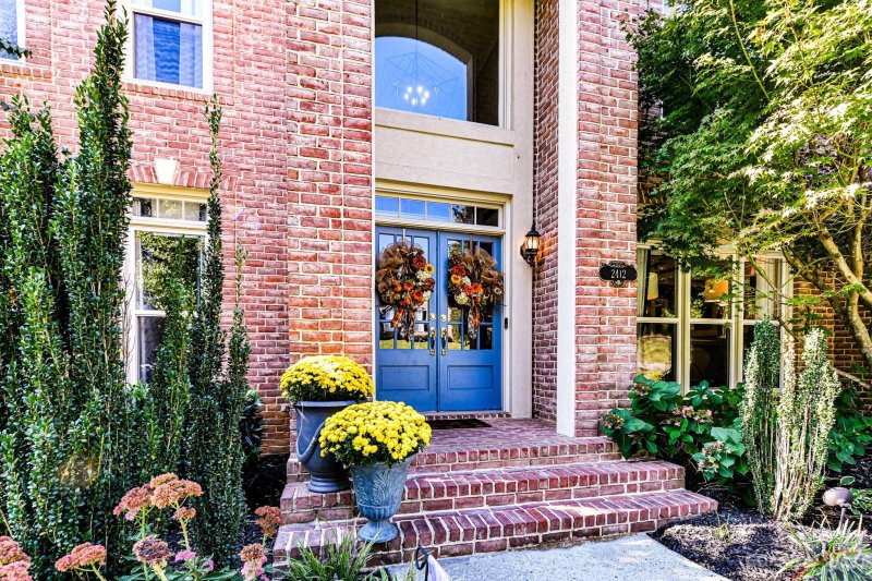 Property image 4 at 2412 Thomashire Court, Charlotte, NC 28262