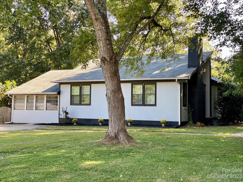 Property image 2 at 5901 Potter Road, Matthews, NC 28104