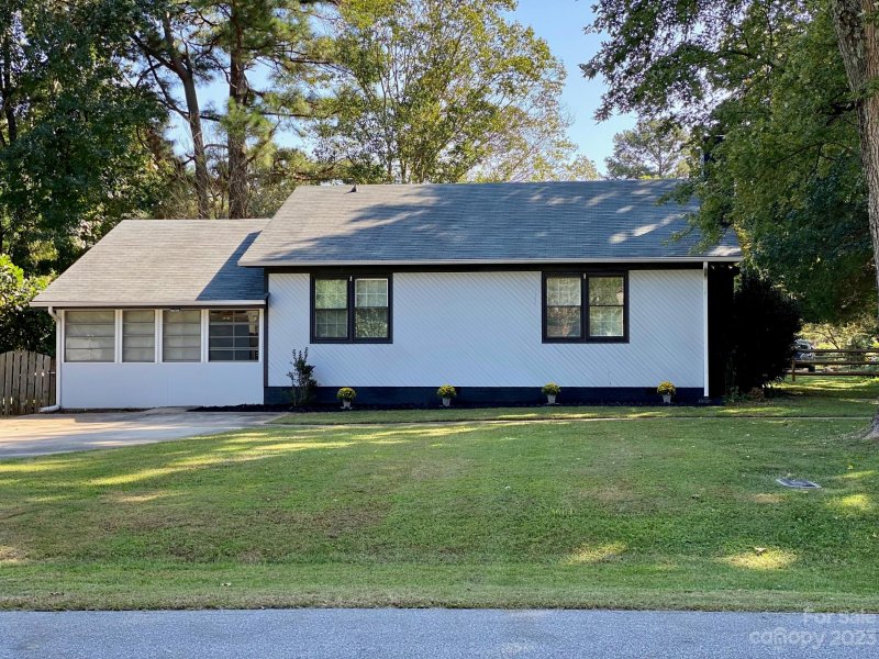 Property image 3 at 5901 Potter Road, Matthews, NC 28104