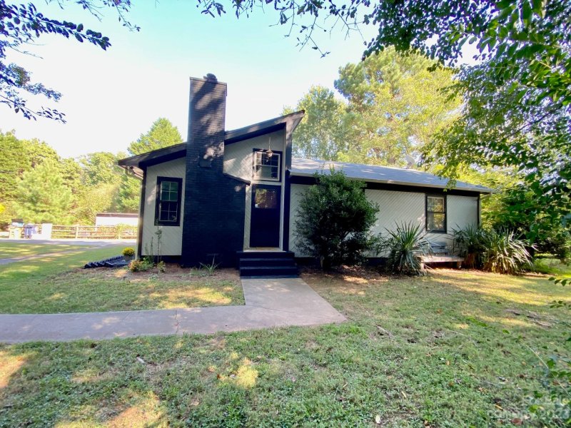 Property image 4 at 5901 Potter Road, Matthews, NC 28104