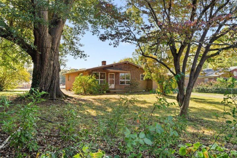 Property image 2 at 2612 25th Avenue, Hickory, NC 28601